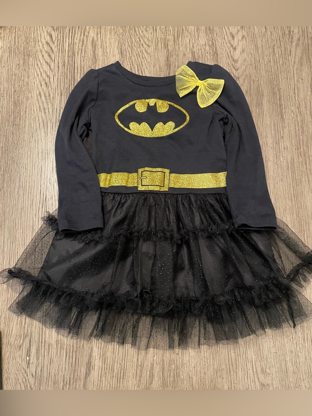 Batman/Batgirl girl’s 4T Halloween costume, tulle skirt, removable cape.
